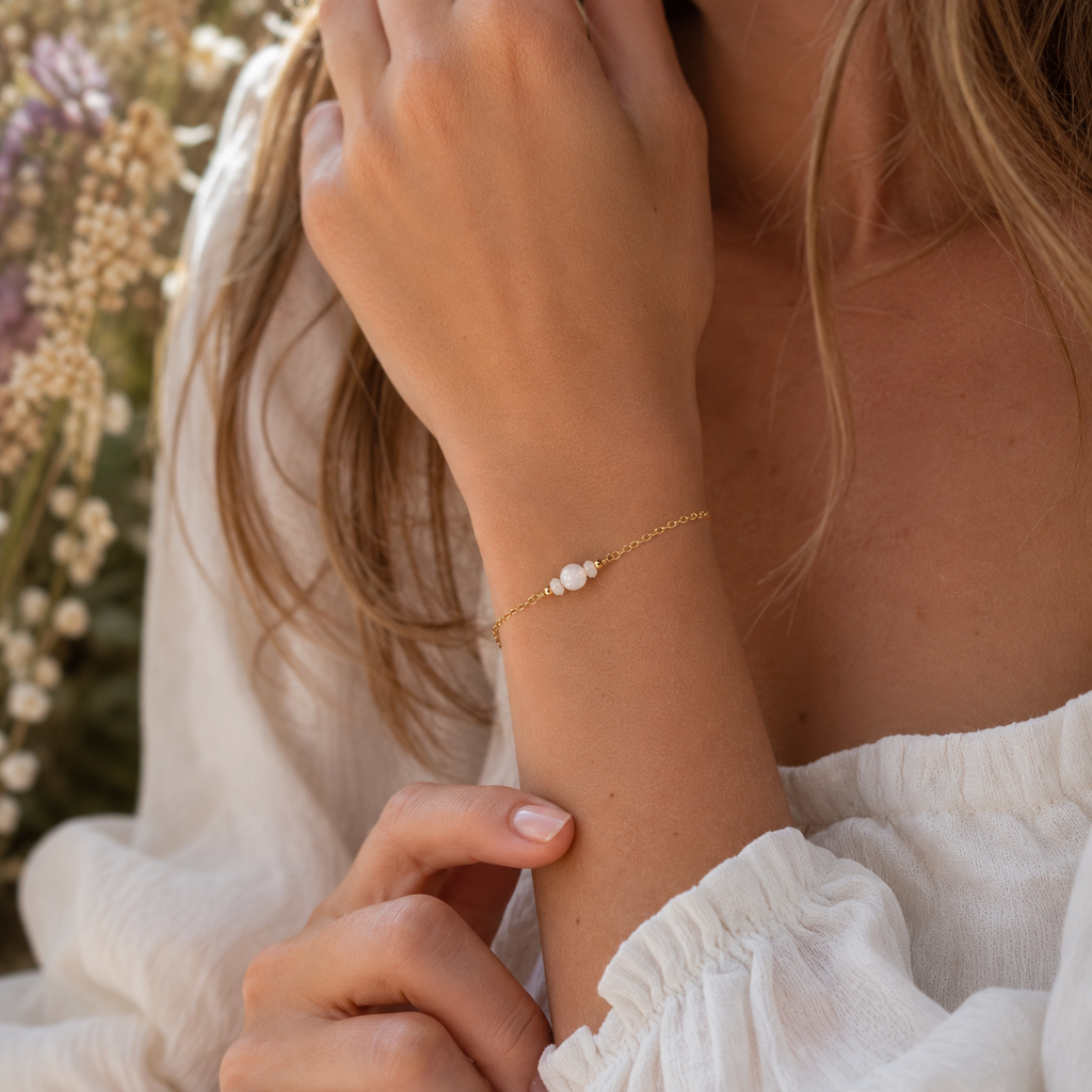 Dainty White Moonstone Gemstone Bracelet